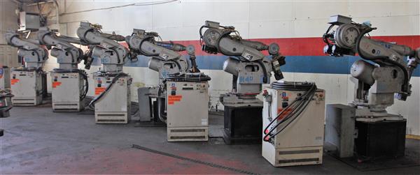 (29) MOTOMAN UP165 Robots.JPG